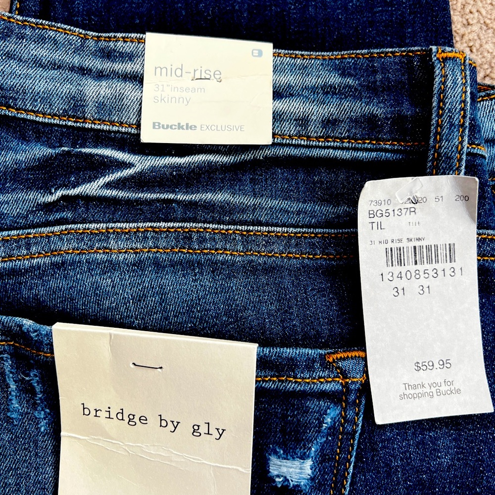BRAND NEW BUCKLE JEANS!